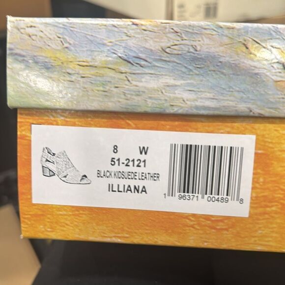 Bella Vita Illiana Block Heeled Sandals - Picture 3 of 3